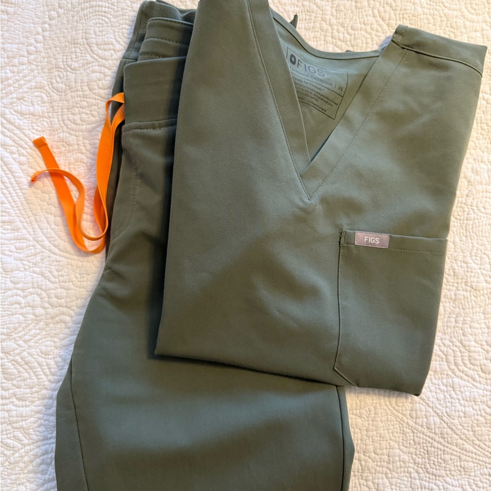 Figs Olive Green Scrub Set